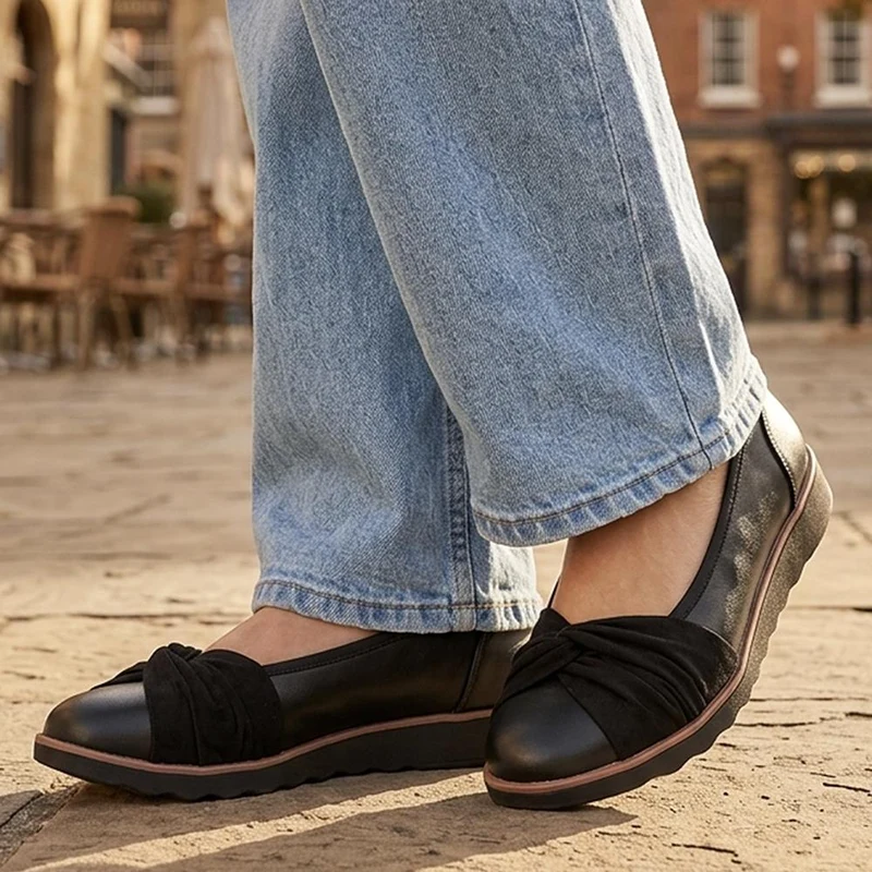 Wide Fit Chunky Bow Detailed Pumps - BRK43006 / 329 008 - Black