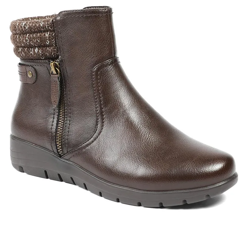 Smart Knitted Cuff Wedged Ankle Boots - WK42019 / 328 378