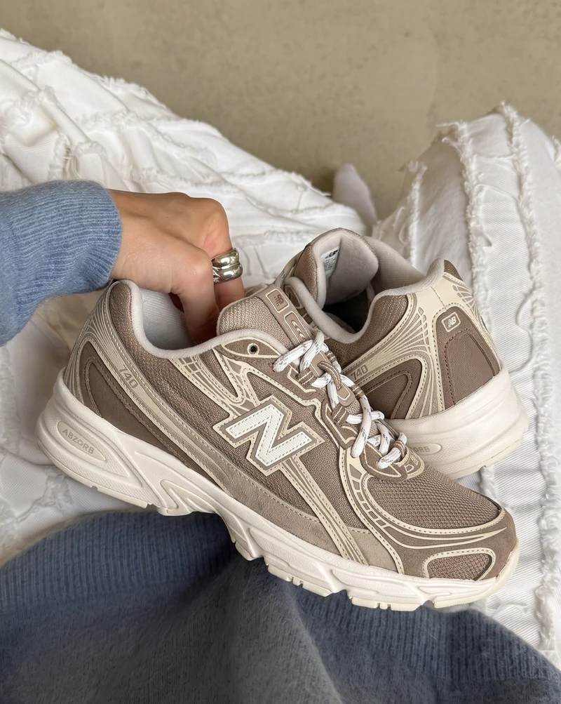 New Balance 740