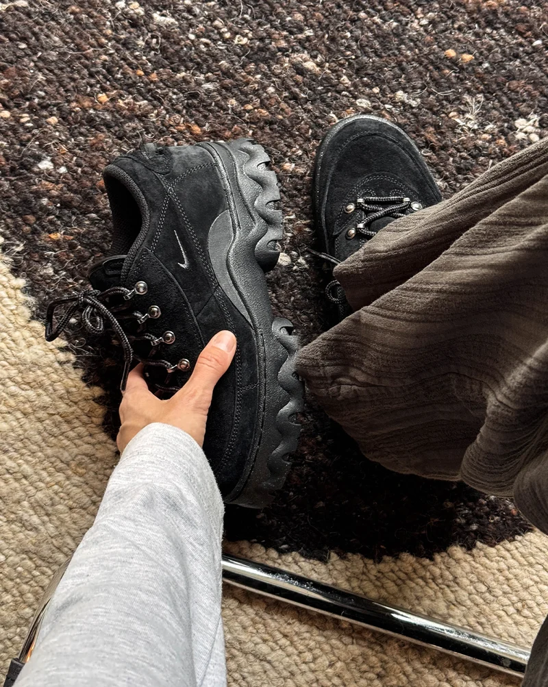 Nike Wmns Lahar Low