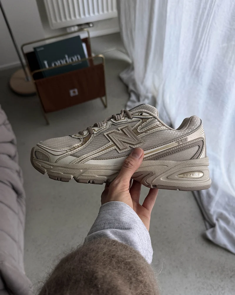 New Balance 740