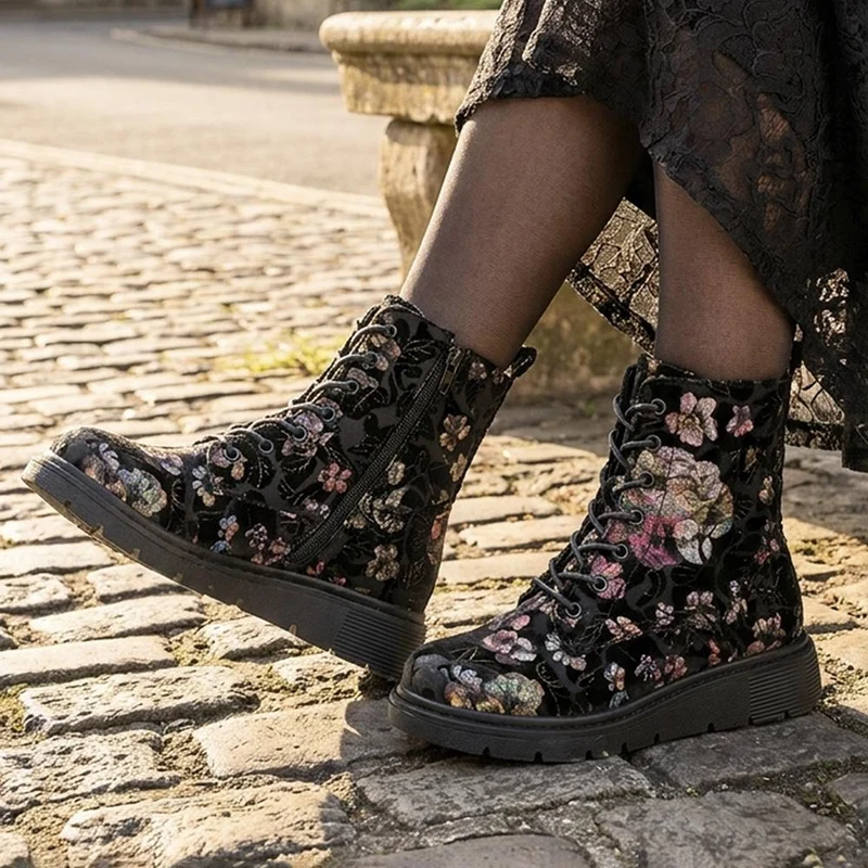 Wide Fit Lace Up Floral Ankle Boots - WBINS44081 / 330 004 - Black Floral