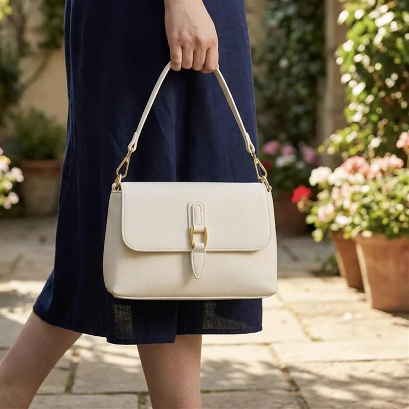 Buckle-Closure Handbag - BELHETIA41001 / 327 409 - White