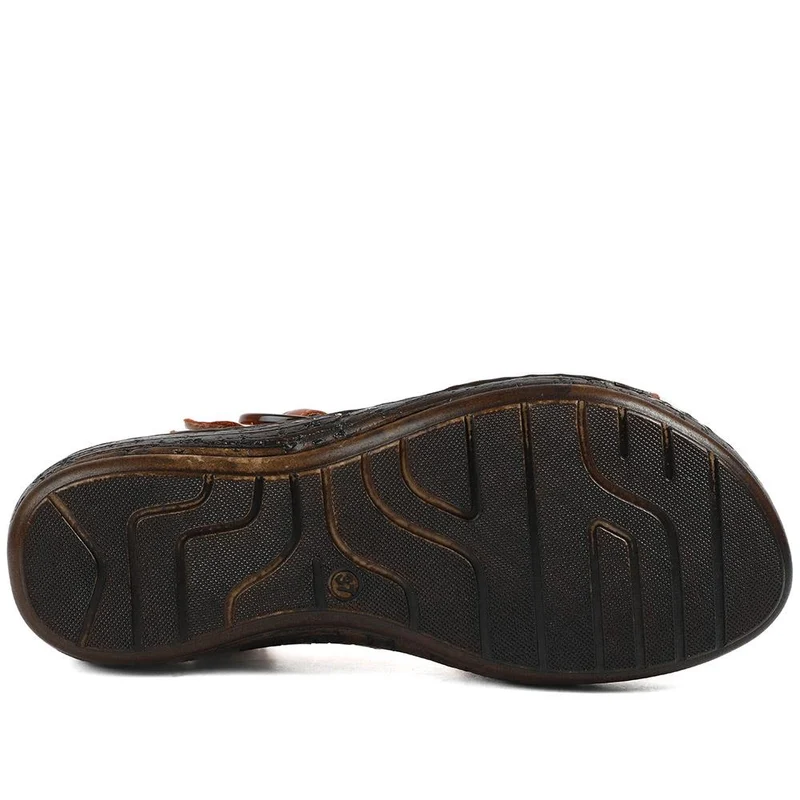 Wide Fit Leather Sandals With Buckle Fastening - LUCK43007 / 329 406 - Tan