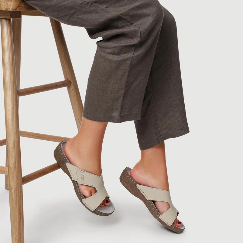 Leather Wedge-Heeled Mules - PATRI41001 / 327 610 - Sand