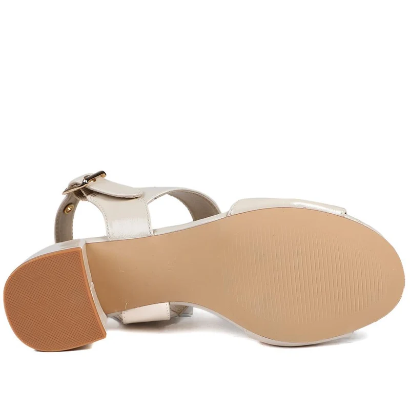 Wide Fit Smart Block Heel Buckle Fasten Sandals - WBINS43030 / 328 973 - Beige Patent