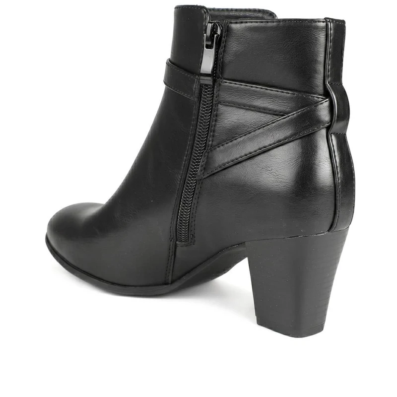 Smart Block Heel Ankle Boots With Buckle Detail - SANYI44002 / 330 000 - Black