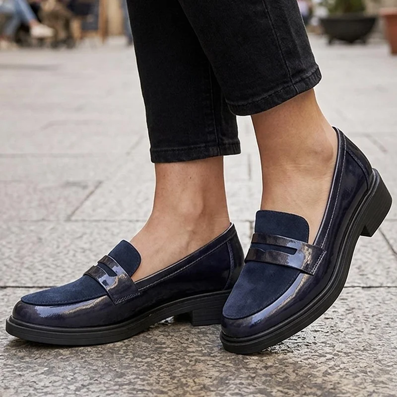 Smart Patent Flat Heel Loafers - WOIL44018 / 329 824 - Navy