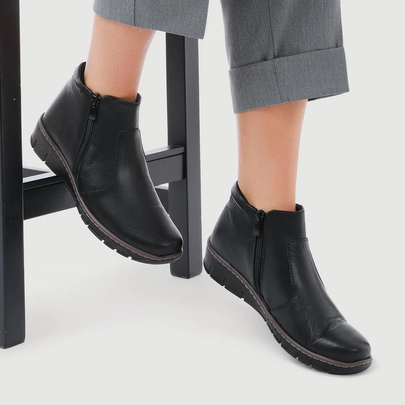 Leather Ankle Boots - LUCK40001 / 326 380 - Black