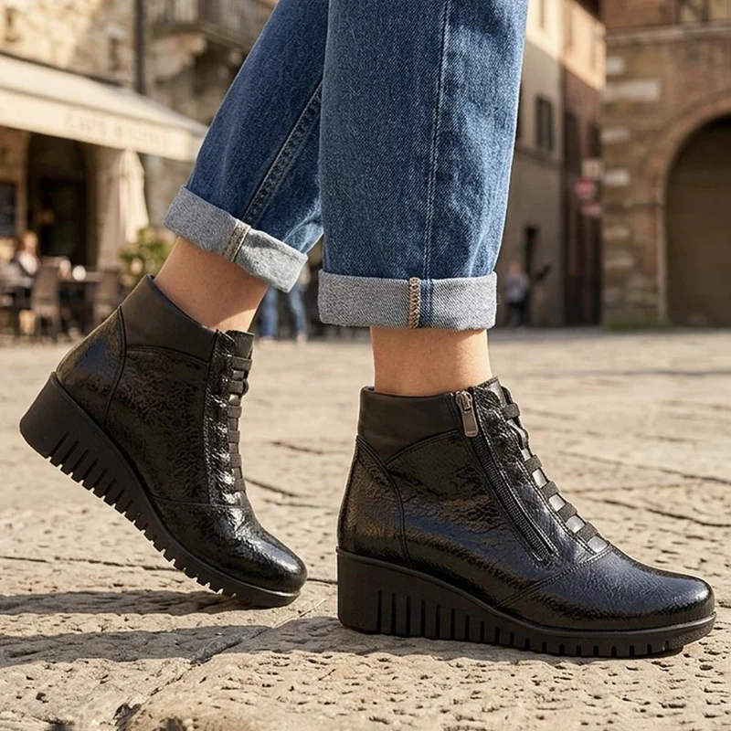 Leather Chunky Wedged Ankle Boots - ESFA44001 / 330 200 - Black