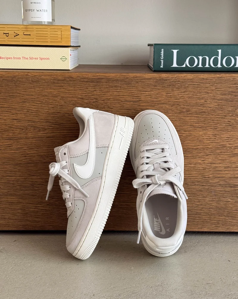 Nike Wmns Air Force 1 Retro Premium