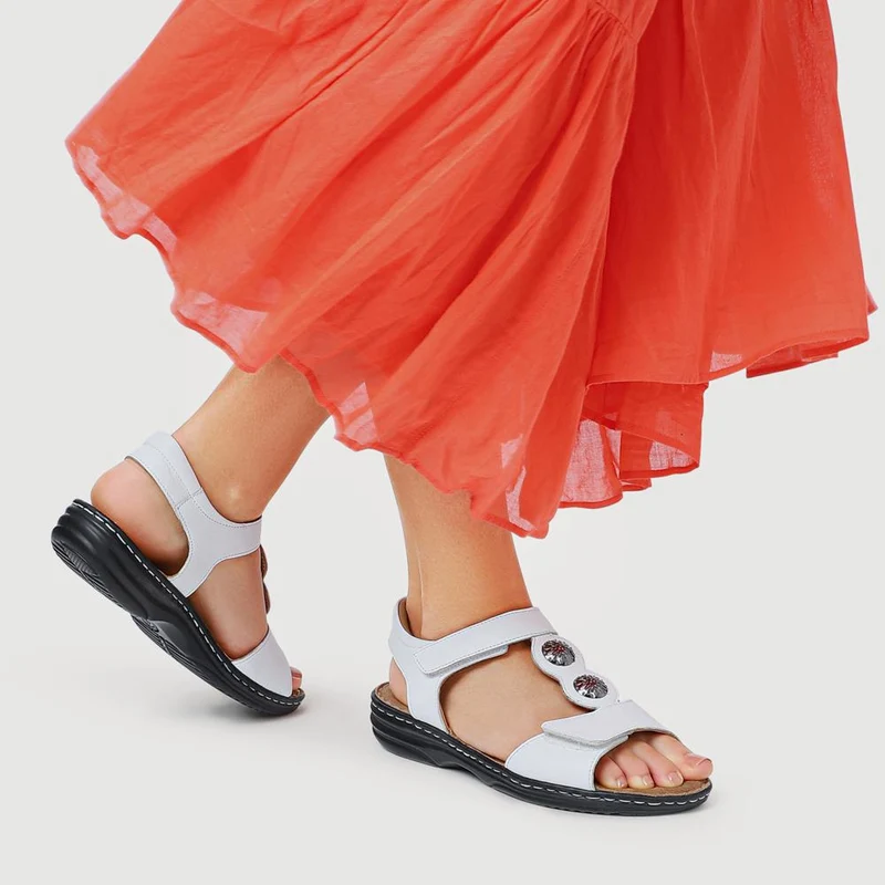 Leather Dual-Touch-Fastening Sandals - KF41007 / 327 492 - White