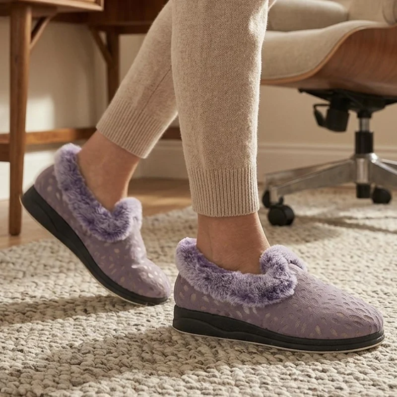 Wide Fit Hands Free Luxury Memory Foam Slippers - QING44000 / 329 841 - Lilac