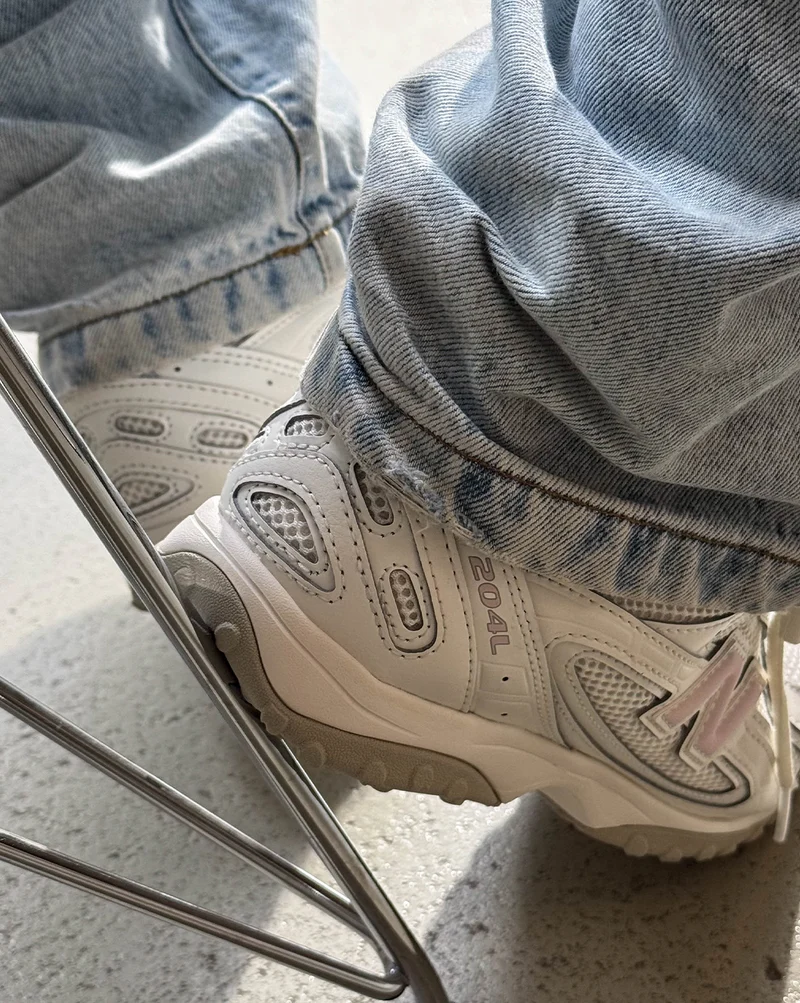 New Balance 204L