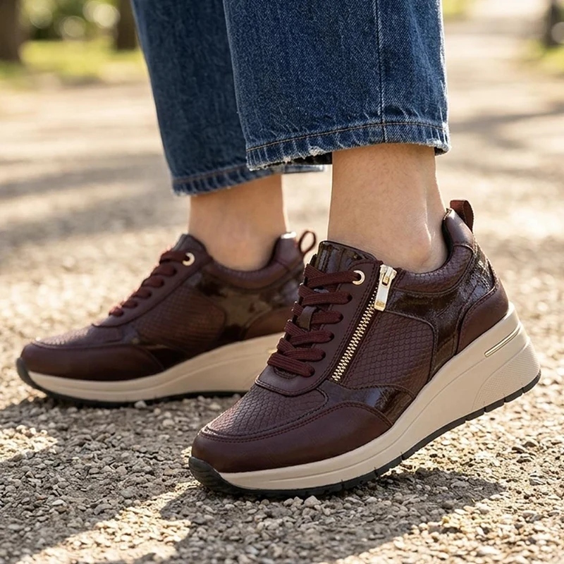 Bellissimo Wide Fit Zip & Lace Trainers - BELWOIL41061 / 329 530 - Burgundy