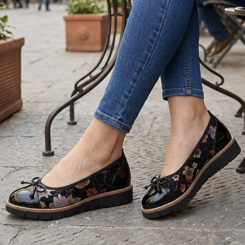 Wide Fit Bow-Detailed Pumps - WBINS40245 / 326 526 - Black Multi Floral