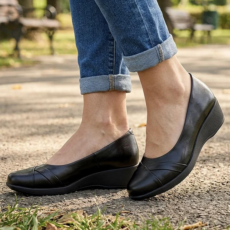 Smart Leather Wedge Heel Pumps - KF44002 / 329 815 - Black