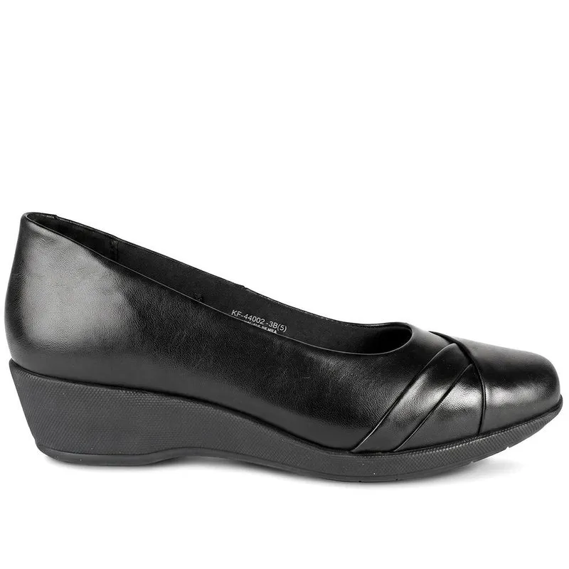 Smart Leather Wedge Heel Pumps - KF44002 / 329 815 - Black