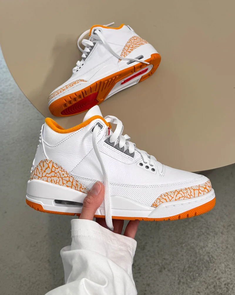Nike Wmns Air Jordan 3 Retro *White and Orange Peel*