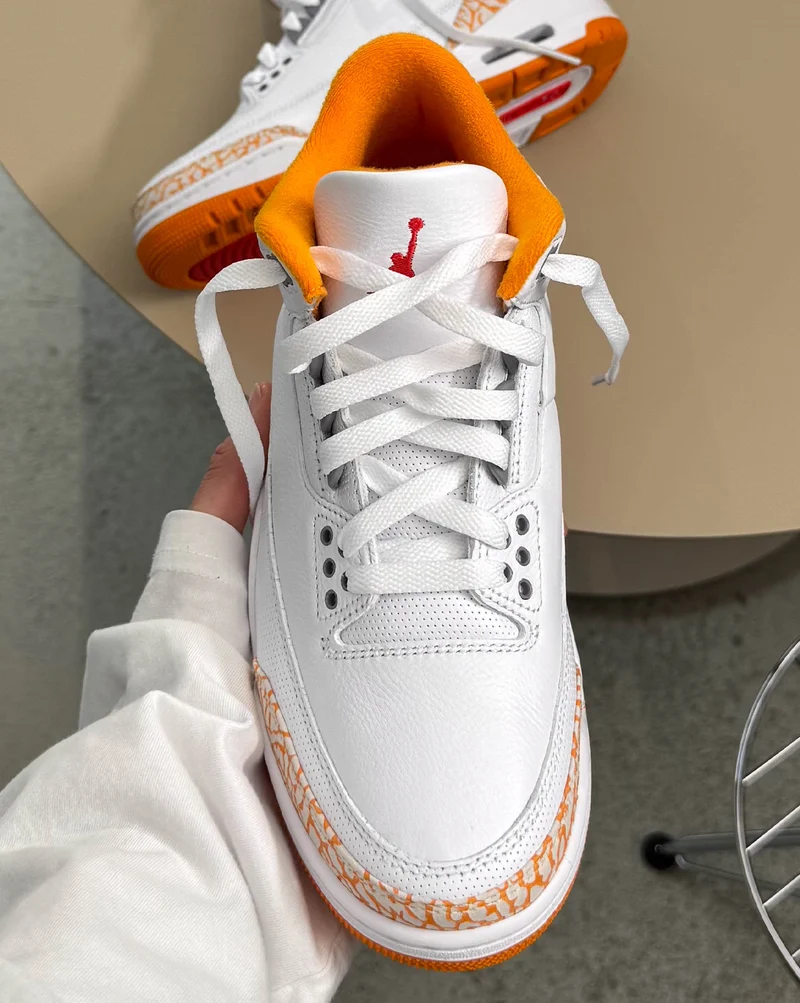 Nike Wmns Air Jordan 3 Retro *White and Orange Peel*