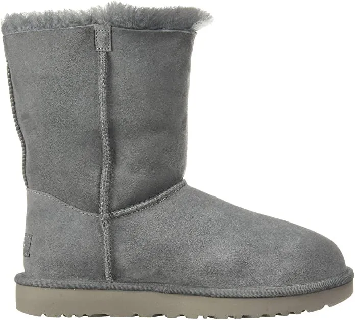 UGG - Klassischer kurzer Charm-Stiefel – Grau