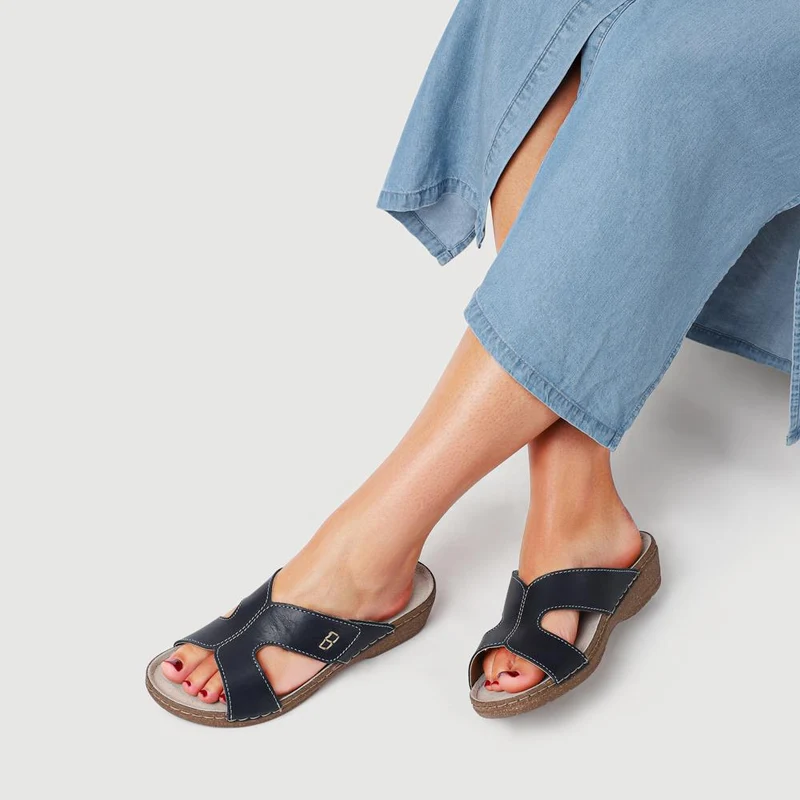 Leather Wedge-Heeled Mules - PATRI41001 / 327 610 - Navy