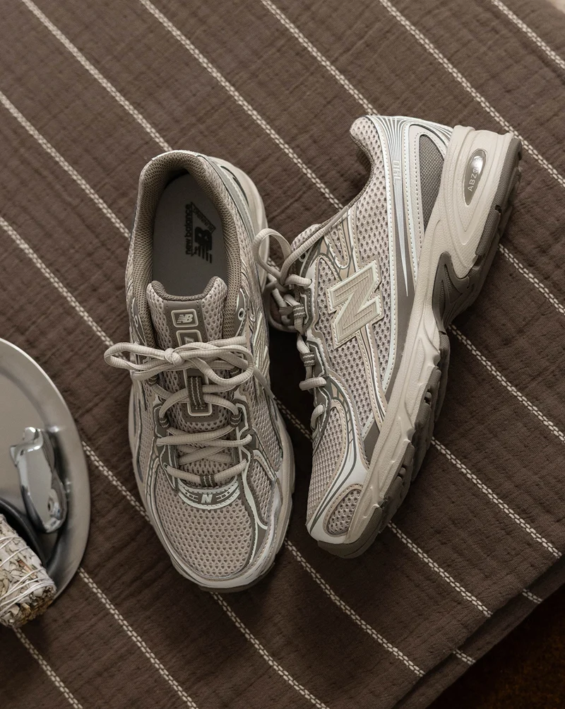 New Balance 740