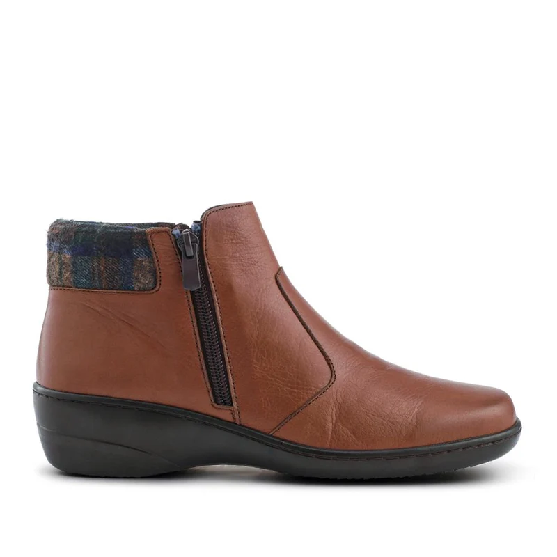 Wide-Fit Leather Lightweight Ankle Boots - LUCK42000 / 328 506 - Tan