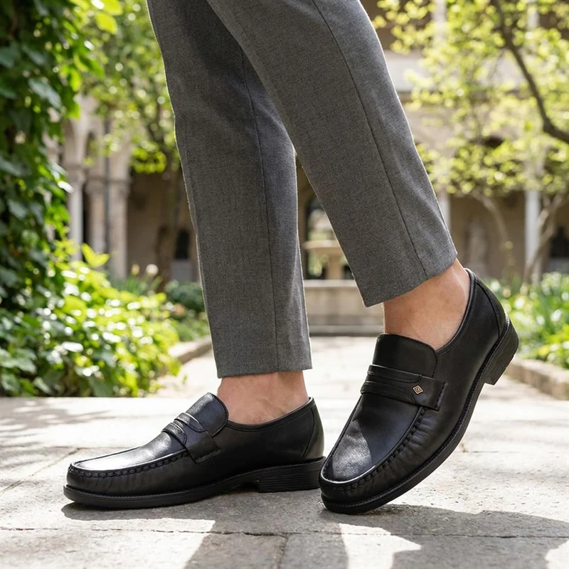 Wide Fit Smart Leather Saddle Strap Loafers - MOEN43012 / 329 585 - Black