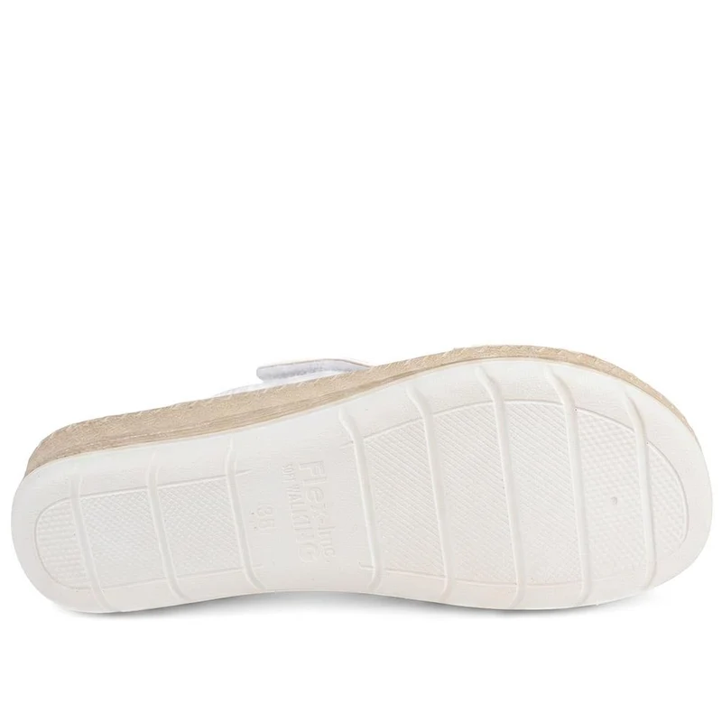 Inblu Dual Adjustable Fasten Strap Sandals - INB43047 / 330 366 - White