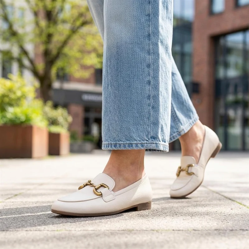 Gabor Wide Fit Leather Loafers With Chrome Snaffle - GABC44519 / 330 320 - White