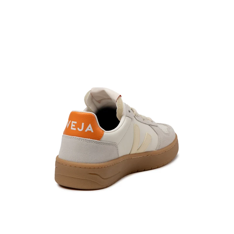 VEJA V-82 Leather