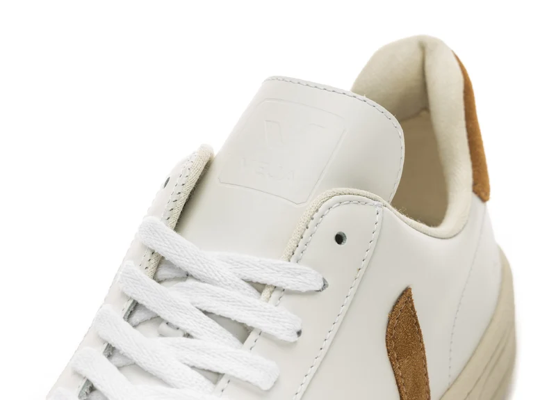 Veja V-12 Leather