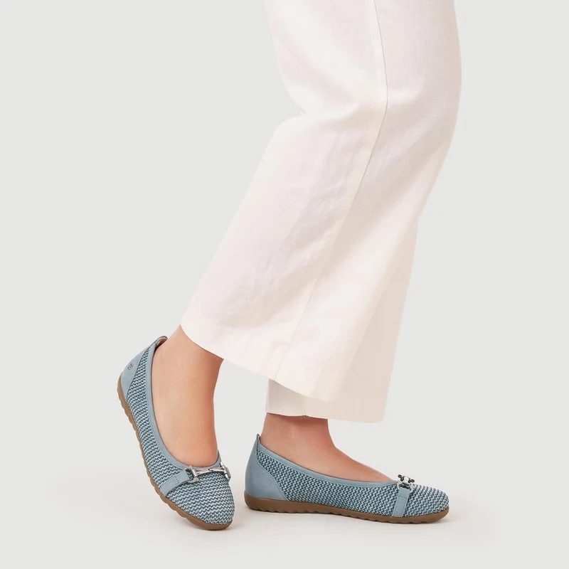 Buckle-Detailed Lightweight Pumps - WBINS41011 / 327 201 - Denim