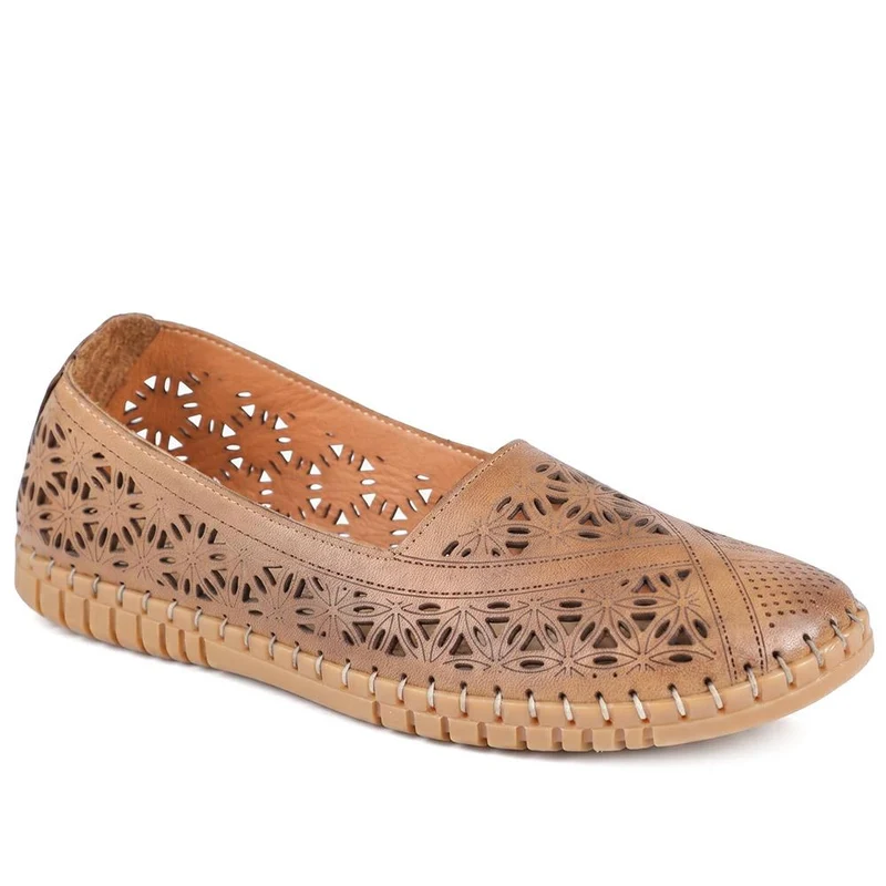 Leather Laser Cut Pumps - KARY43001 / 328 826 - Tan