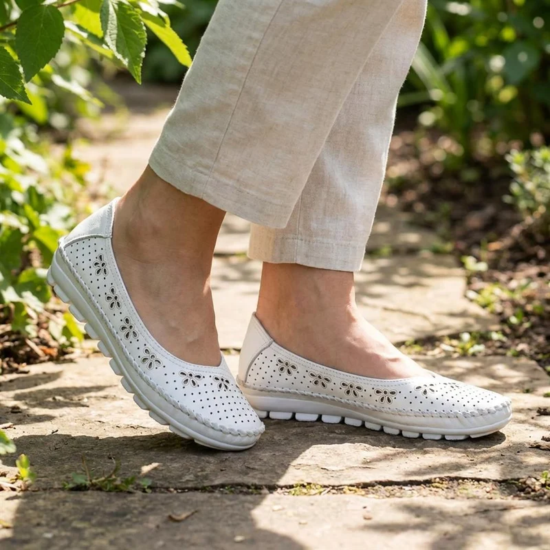 Breathable All Leather Grippy Pumps - SIMIN43001 / 329 020 - White