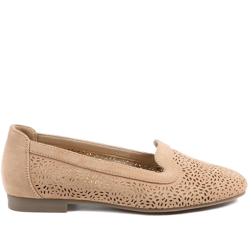 Wide Fit Laser Cut Slip On Shoes - WK43013 / 329 000 - Beige