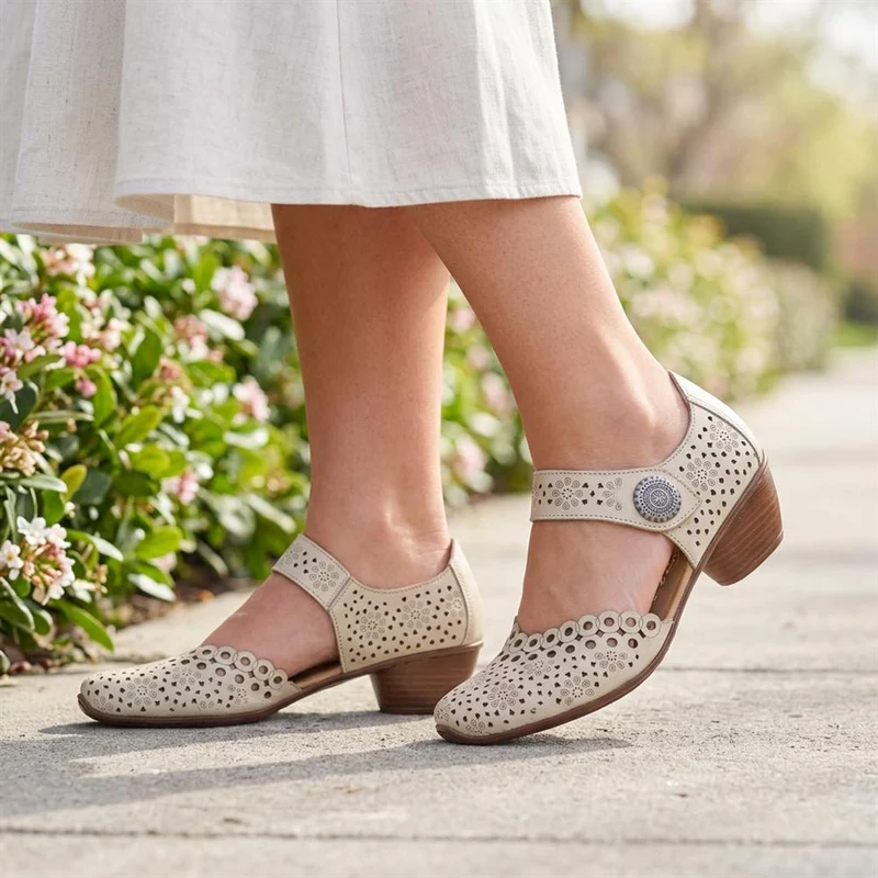 Leather Cuban-Heeled Mary Janes - RKR41536 / 327 286 - Beige