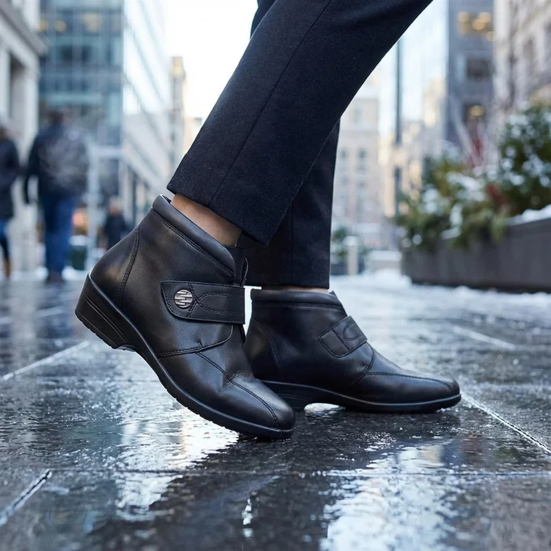 Touch-Fasten Ankle Boots - KF40001 / 326 478 - Black