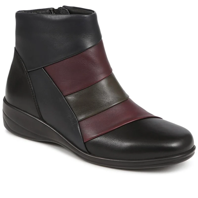 Wedged-Heel Ankle Boots - KF40003 / 326 514 - Black Multi