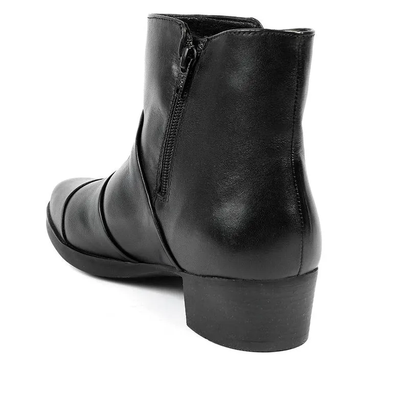 Wide Fit Leather Block Heeled Ankle Boots - GBA42001 / 328 625 - Black