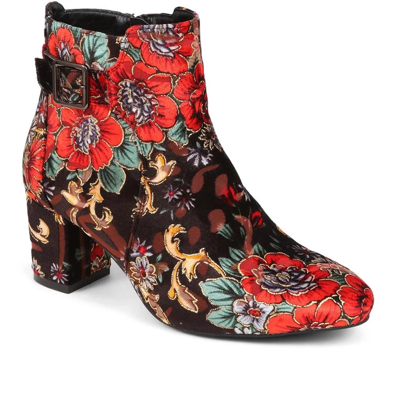 Heeled Buckle Detail Ankle Boots - WBINS38090 / 324 214