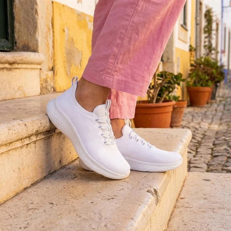 Wide Fit Easy Step In Bungee Lace Trainers - BRK42002 / 328 108 - White