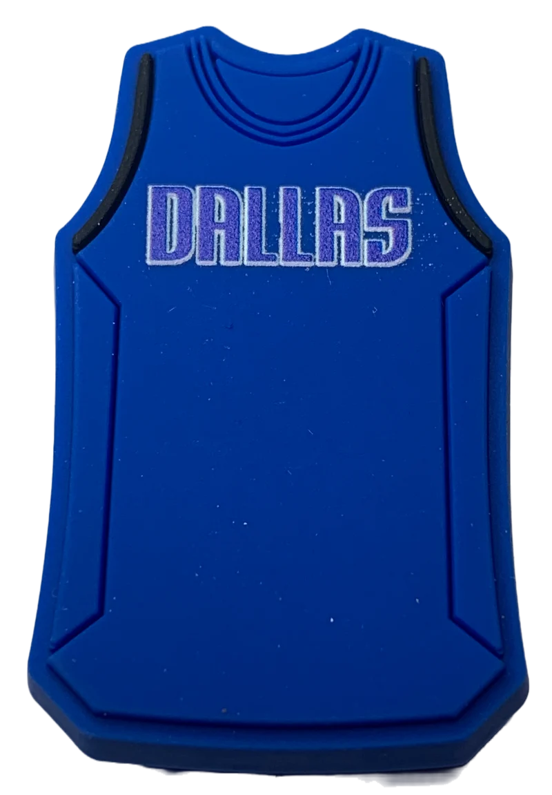 Crocs Jibbitz NBA Dallas Mavericks Anhänger aus blauem Trikot