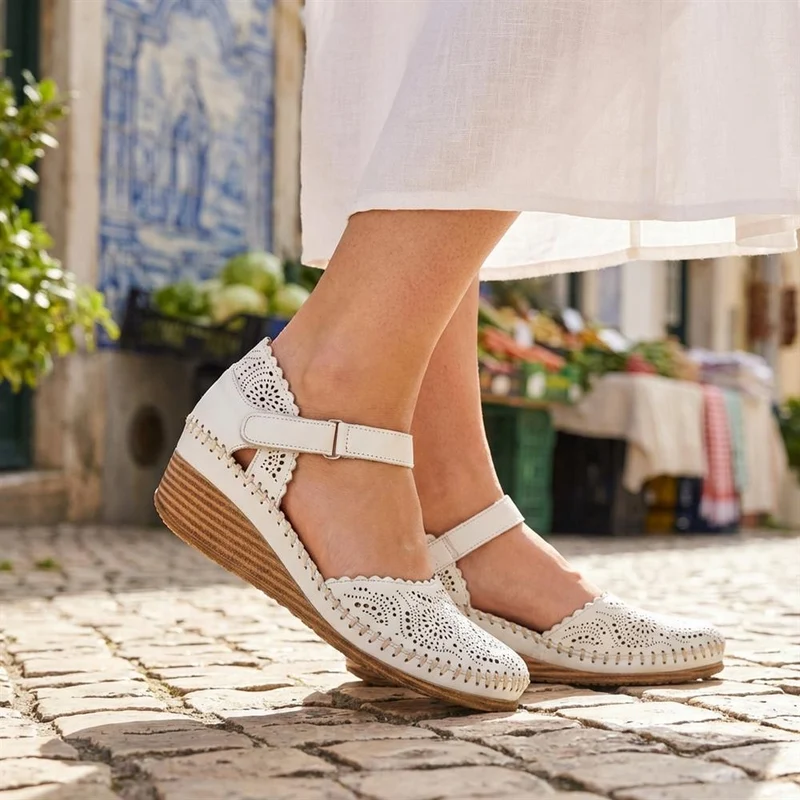 Casual Leather Touch Fasten Mary Janes - METIN41008 / 327 207 - White