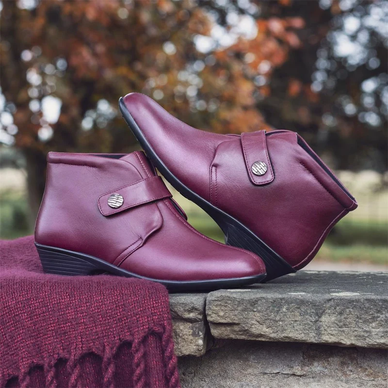 Leather Ankle Boots - KF28026 / 313 332 - Burgundy