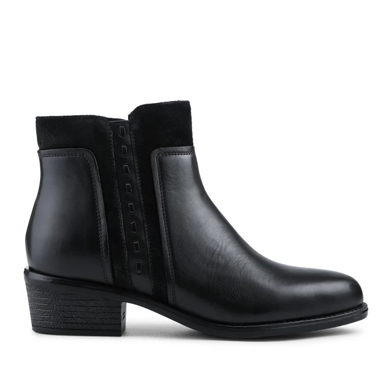 Classic Wide Fit Leather Ankle Boots - PRFEM42000 / 328 286 - Black