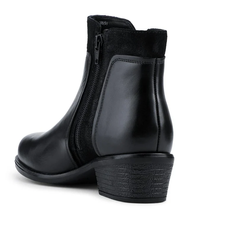 Classic Wide Fit Leather Ankle Boots - PRFEM42000 / 328 286 - Black