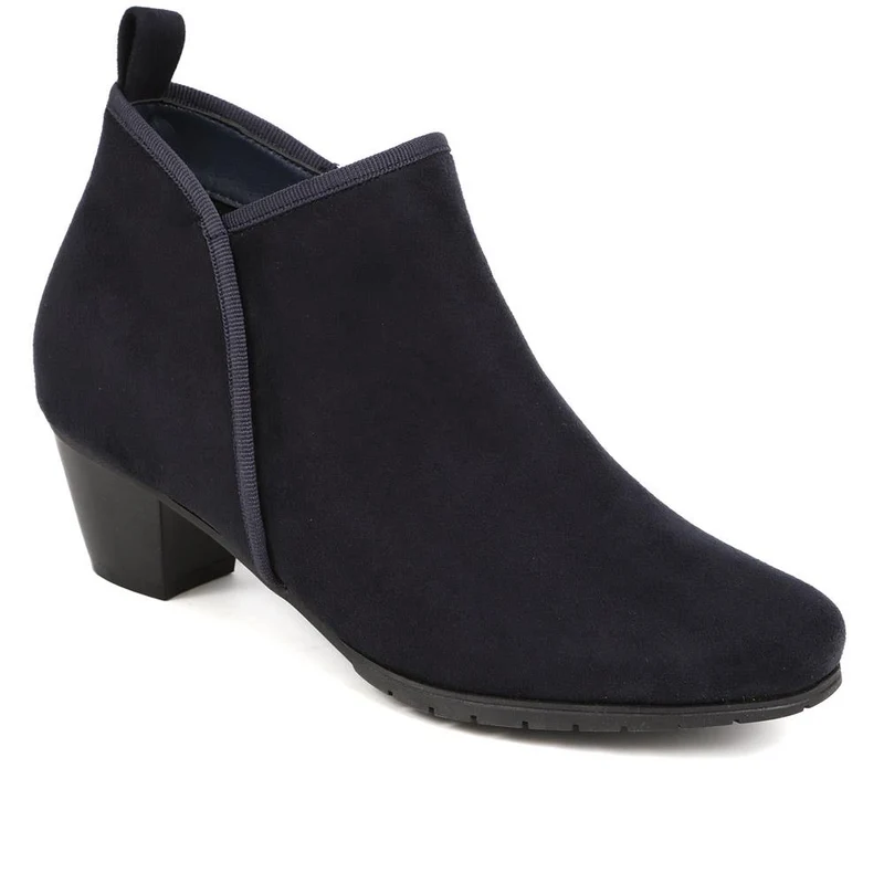 Heeled Short Ankle Boots - WBINS38005 / 324 159