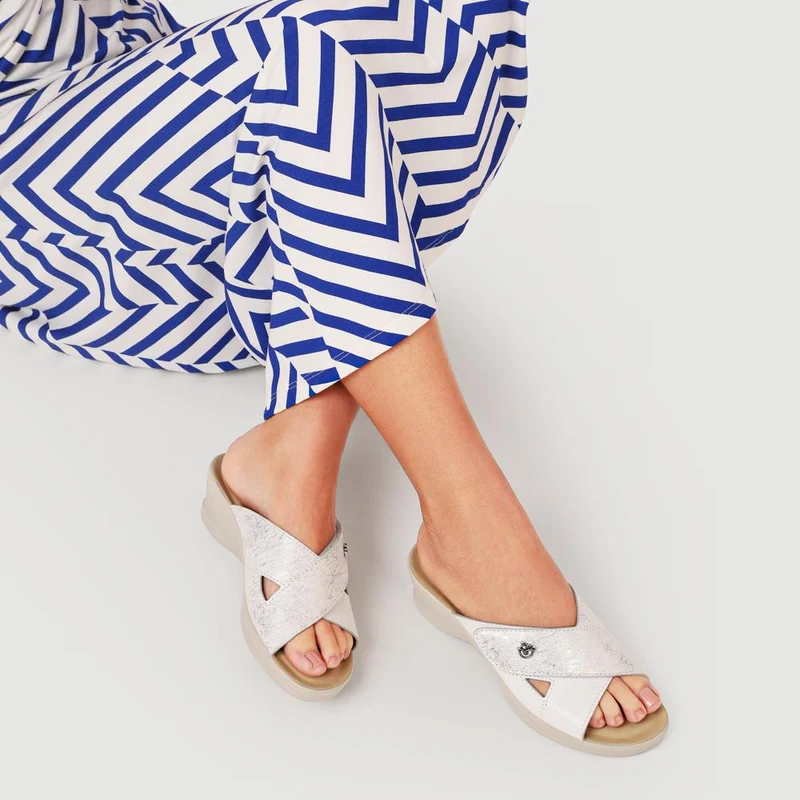 Fly Flot Anatomic Self Moulding Mules - FLY41034 / 326 675 - White